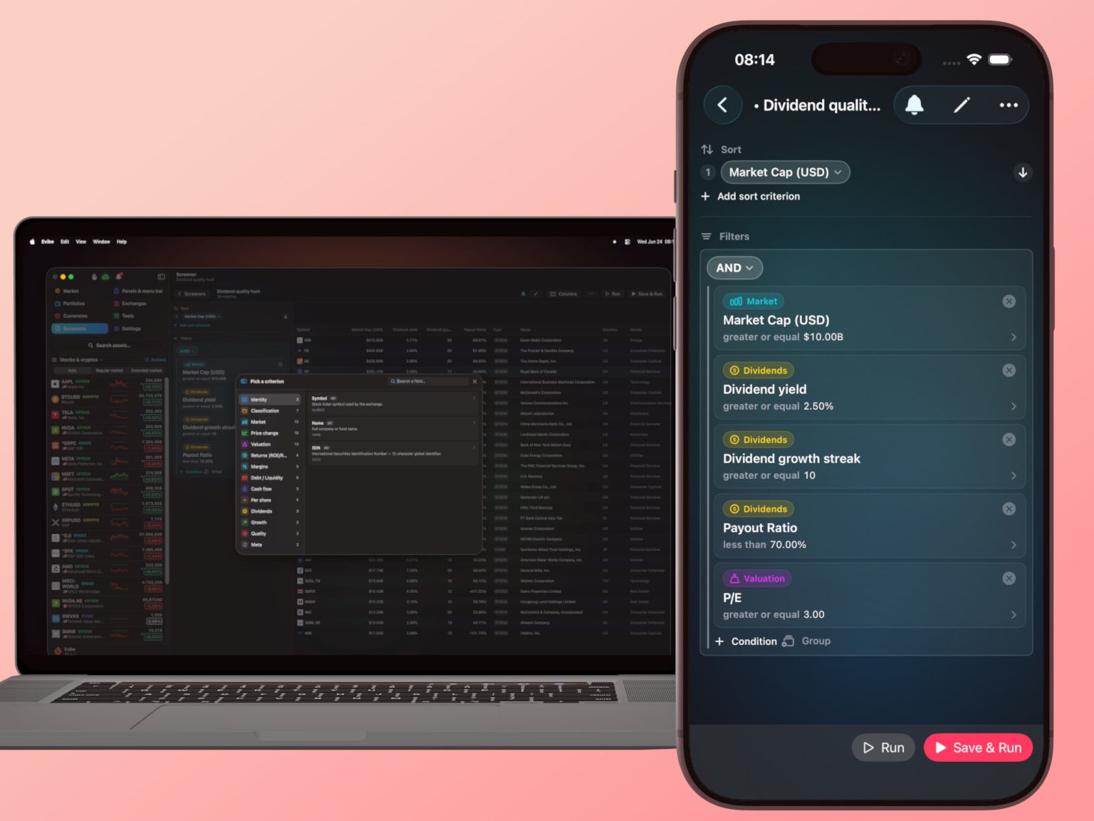 Le constructeur de filtre du screener d’Evibe sur iPhone — un écran « Dividend quality » avec des critères comme une capitalisation supérieure à 10 Mds $, un rendement du dividende au-dessus de 2,5 %, une série de croissance du dividende de 10+ ans et un payout ratio sous 70 % — avec le screener Mac visible derrière.
