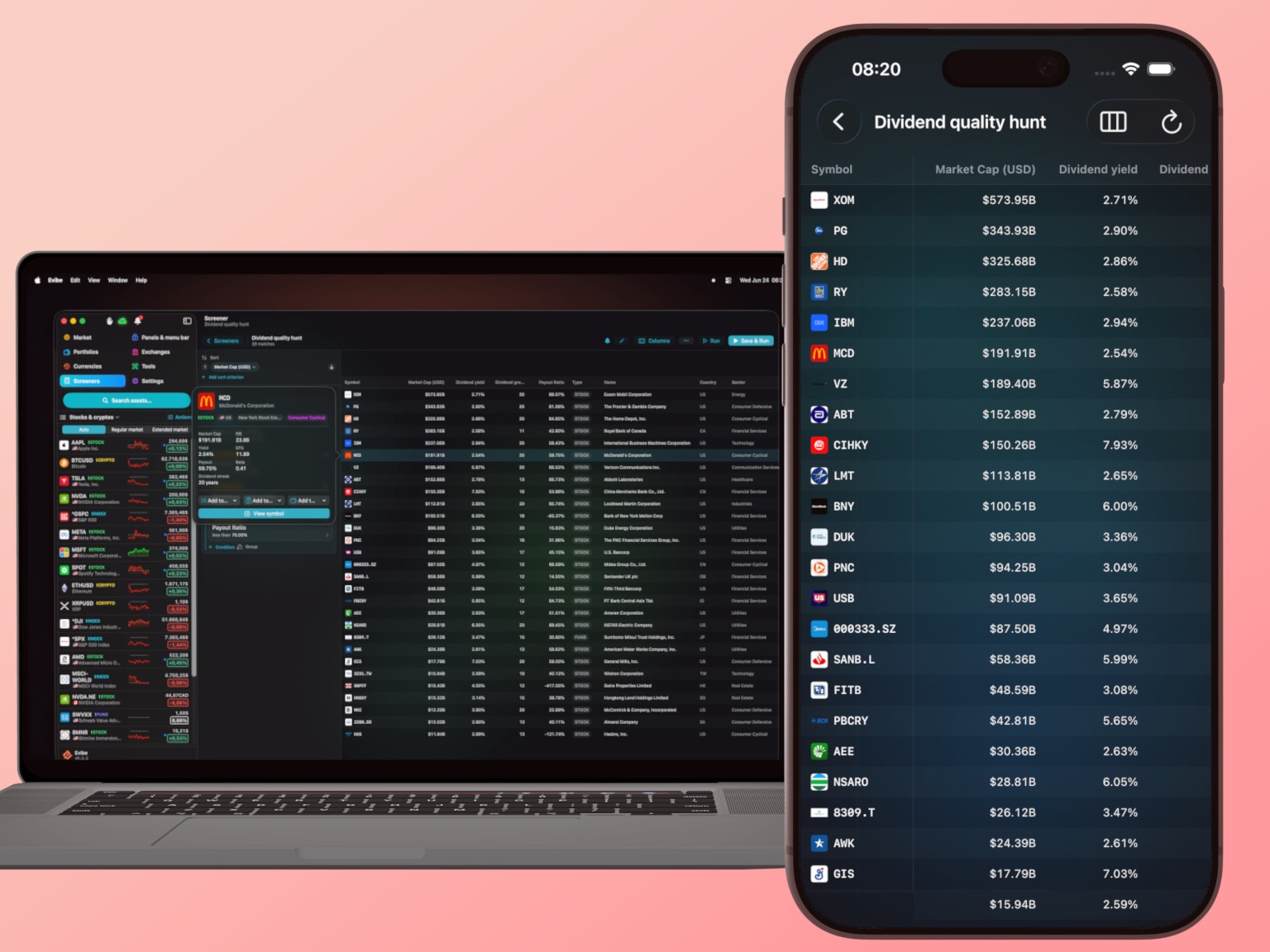 Les résultats en direct d’un screener d’Evibe sur iPhone — la liste « Dividend quality hunt » des tickers correspondants (XOM, PG, HD, IBM, MCD et plus) avec les colonnes capitalisation et rendement du dividende — avec le screener Mac derrière.